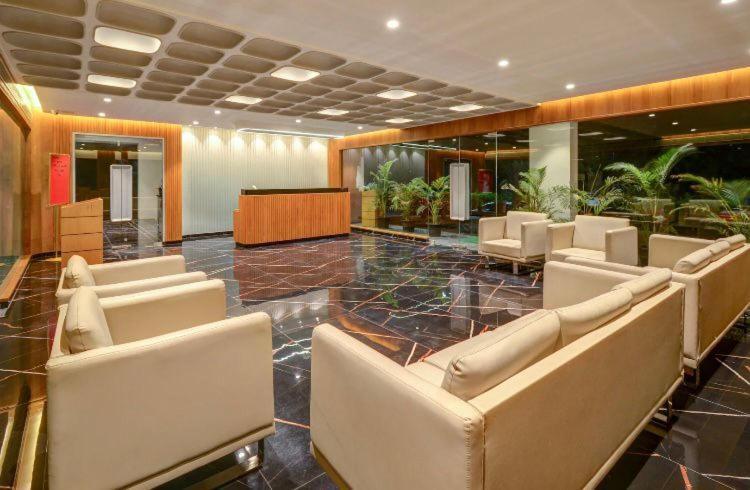 Pinnacle Grand Hotel Ahmedabad Exterior foto